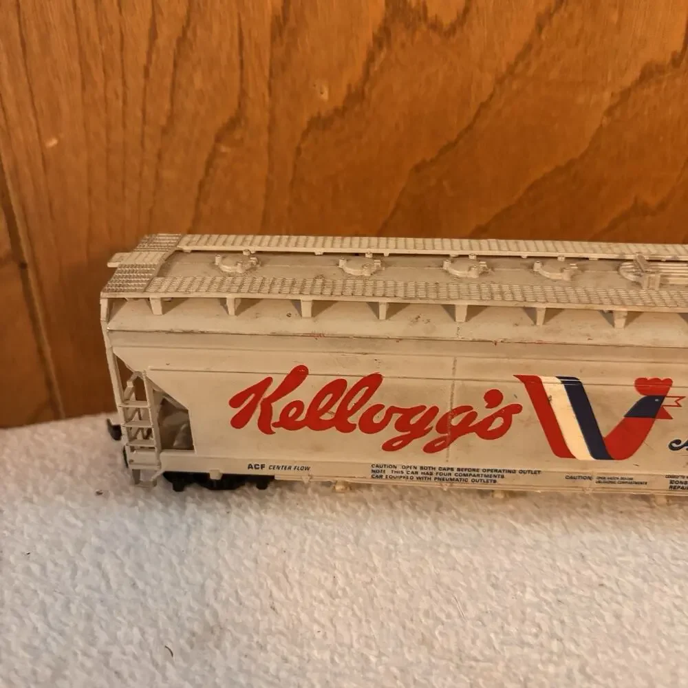 HO Scale Kellogg’s ACF Covered Hopper Freight Train Car Breakfast American Style